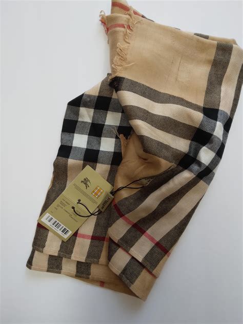 cashmere Burberry scarf tag removed